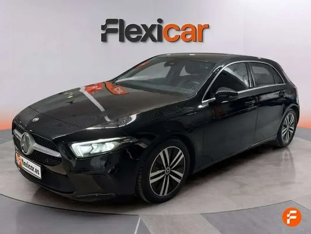 Usado Mercedes A180 116 CV (85 kW) 2021 Negro Utilitario