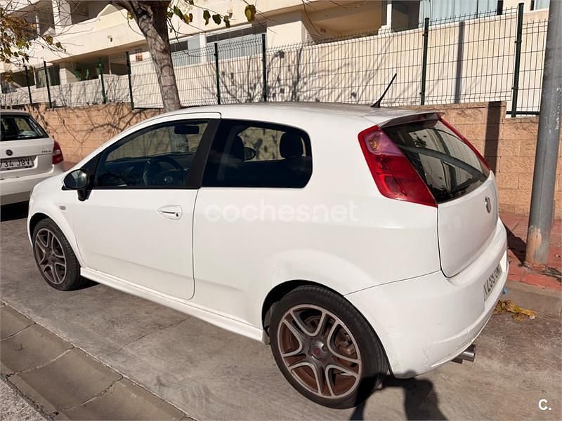 Blanco Usado 2009 Fiat Grande Punto Dynamic Utilitario | 2550 € (Buen precio) - Imagen 1/4