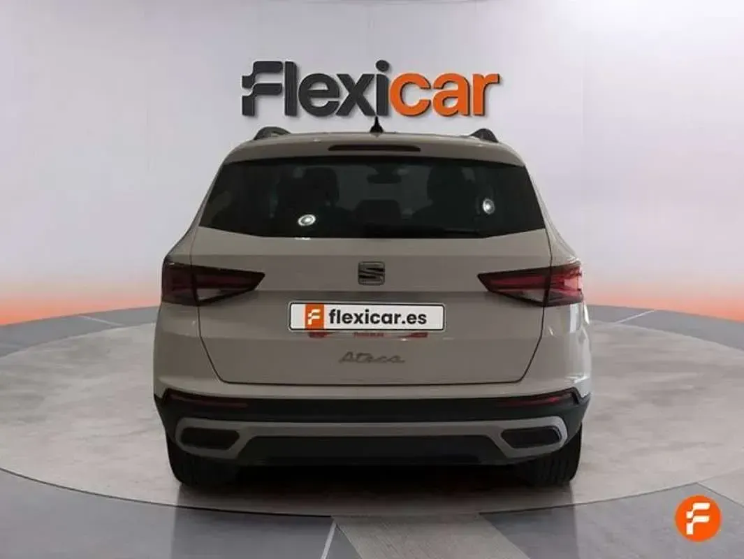 Usado Seat Ateca Style 150 CV (110 kW) 2023 Blanco SUV