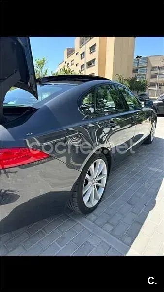 Usado Jaguar XF Prestige 250 CV (183 kW) 2018 Gris / plata Berlina