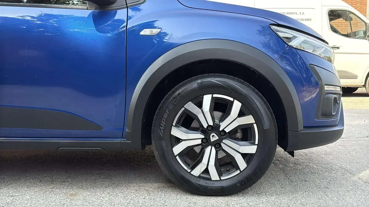 Usado Dacia Sandero Comfort 91 CV (66 kW) 2021 Azul Berlina