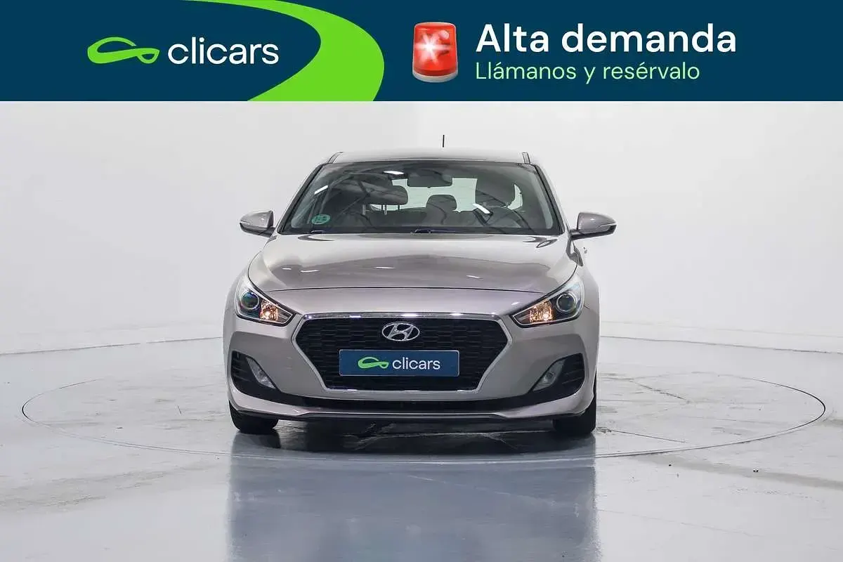Usado Hyundai i30 GO! 120 CV (88 kW) 2019 Gris Utilitario