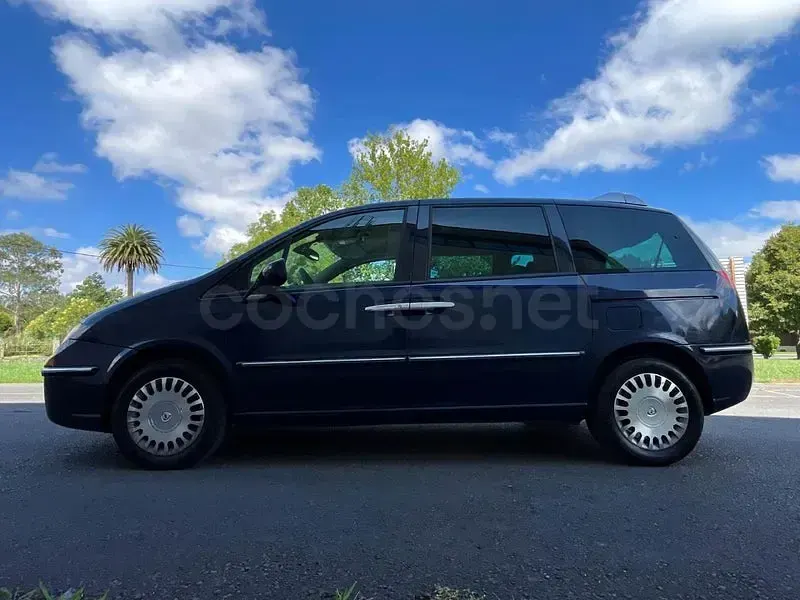 Usado Lancia Phedra 136 CV (100 kW) 2007 Azul Monovolumen