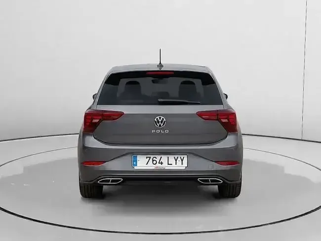 Usado VW Polo R-line 95 CV (69 kW) 2022 Gris Utilitario