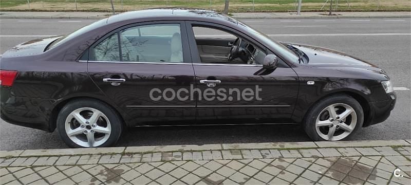 Usado Hyundai Sonata Style 140 CV (102 kW) 2007 Granate Berlina