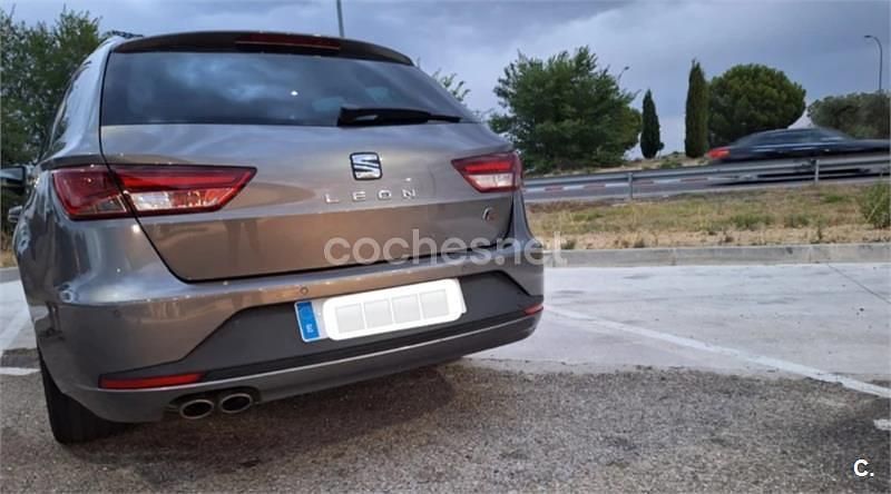 Usado Seat Leon ST FR 150 CV (110 kW) 2016 Gris / plata Familiar