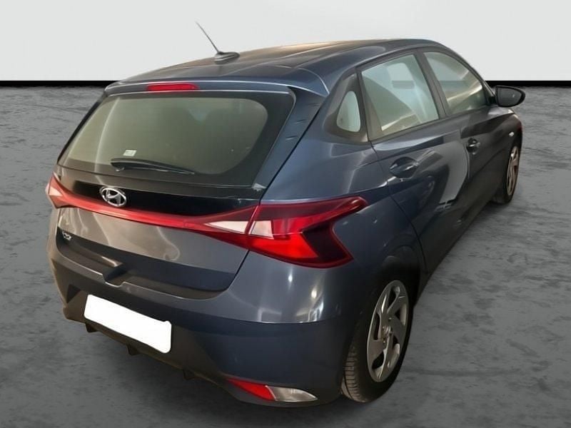 Usado Hyundai i20 84 CV (61 kW) 2022 Gris brass Utilitario