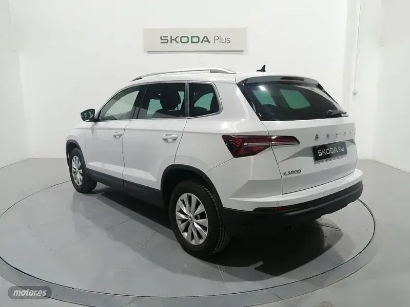 Usado Skoda Karoq Selection 150 CV (110 kW) 2025 Blanco SUV