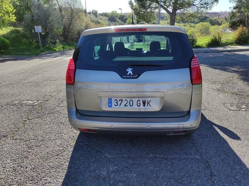 Usado Peugeot 5008 Sport 150 CV (110 kW) 2010 Beige Monovolumen