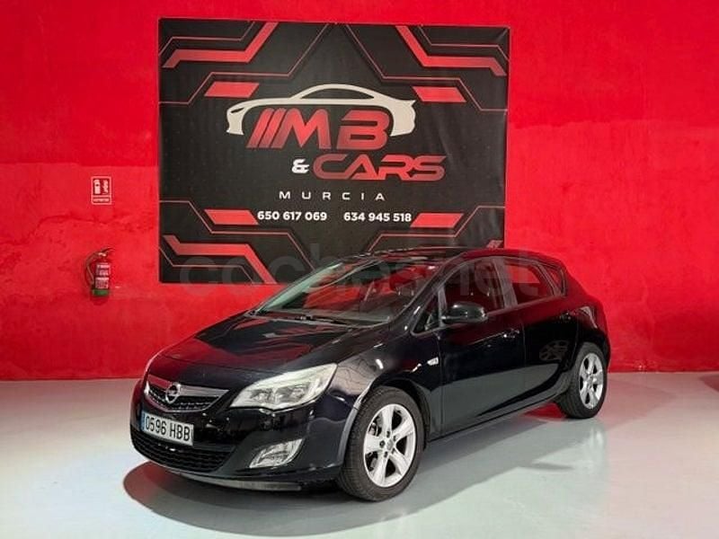 Usado Opel Astra Cosmo 110 CV (80 kW) 2010 Negro Berlina