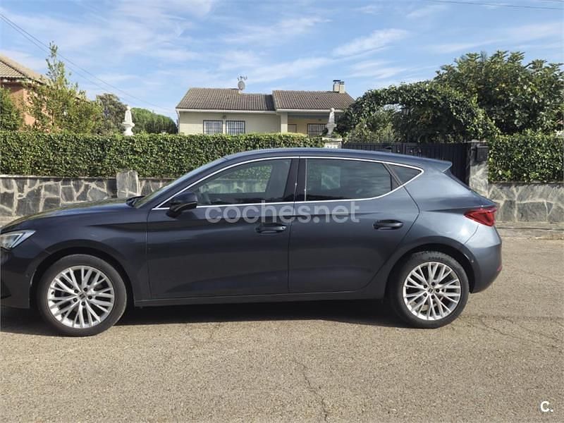 Gris / plata Usado 2022 Seat Leon FR Familiar | 22.000 € (Precio justo) - Imagen 1/4