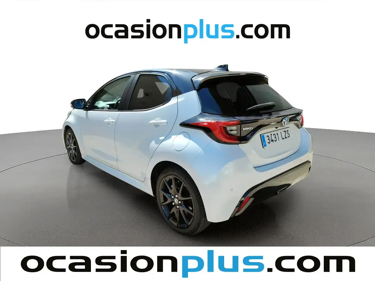 Usado Toyota Yaris Plus 116 CV (85 kW) 2022 Blanco Utilitario