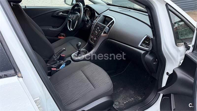 Używany Opel Astra Selective 115 KM (84 kW) 2015 Biały Sedan/Limuzyna