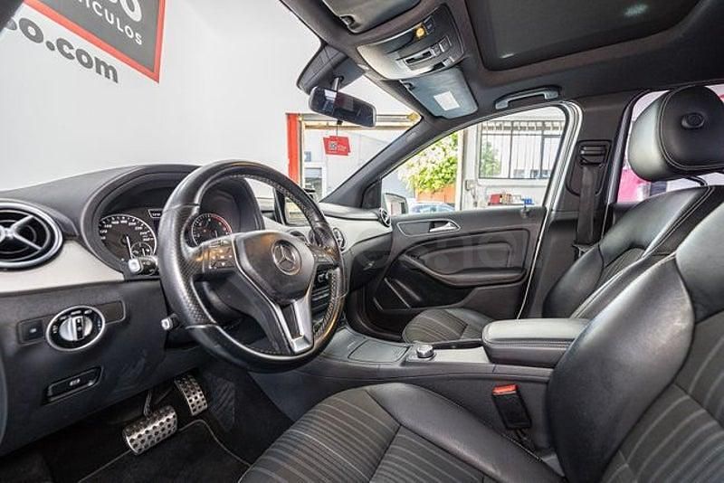 Usado Mercedes B180 109 CV (80 kW) 2012 Gris / plata Monovolumen