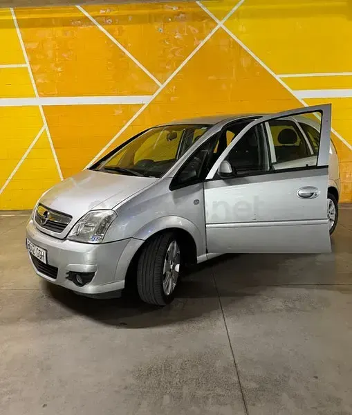 Usado Opel Meriva Enjoy 100 CV (73 kW) 2008 Gris / plata Monovolumen