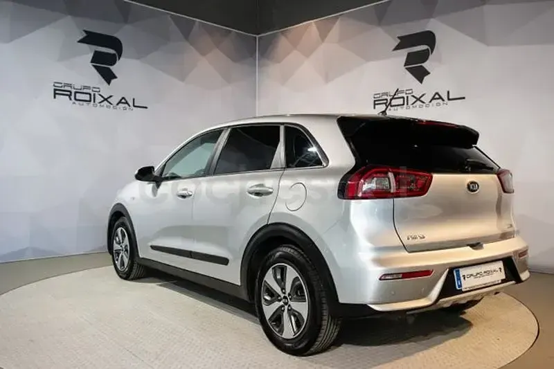 Usado Kia Niro 141 CV (103 kW) 2018 Gris / plata SUV