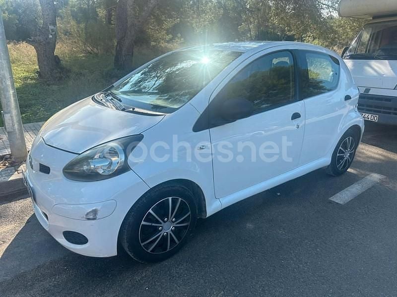 Blanco Usado 2010 Toyota Aygo Utilitario | 2950 € (Buen precio) - Imagen 1/4
