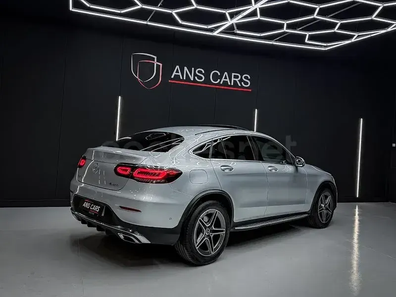 Usado Mercedes GLC200 197 CV (144 kW) 2020 Gris / plata SUV