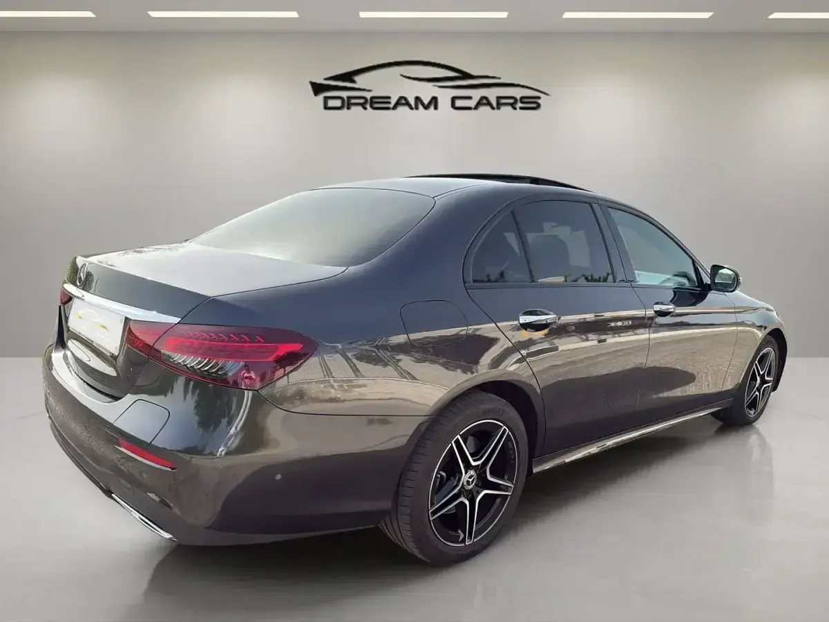 Usado Mercedes E300 306 CV (225 kW) 2022 Gris / plata Berlina