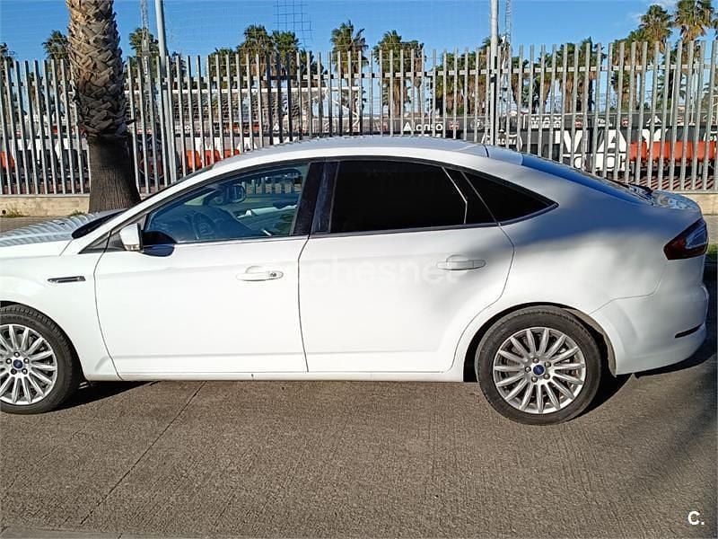 Usado Ford Mondeo Limited 115 CV (84 kW) 2014 Blanco Berlina