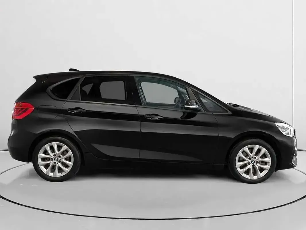 Usado BMW 225 Active Tourer iPerformance 224 CV (164 kW) 2021 Negro Monovolumen