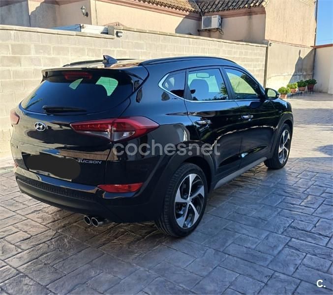 Usado Hyundai Tucson Style 141 CV (103 kW) 2018 Negro SUV
