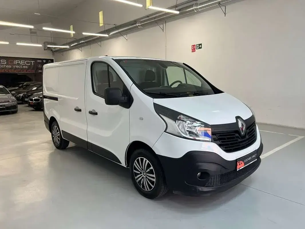 Usado Renault Trafic 120 CV (88 kW) 2018 Blanco Monovolumen