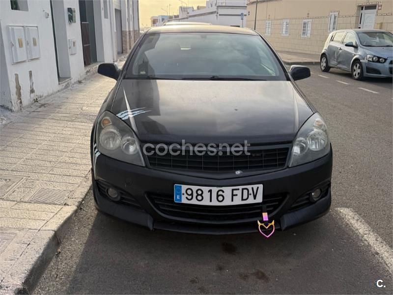 Usado Opel Astra GTC Sport 105 CV (77 kW) 2006 Negro Berlina