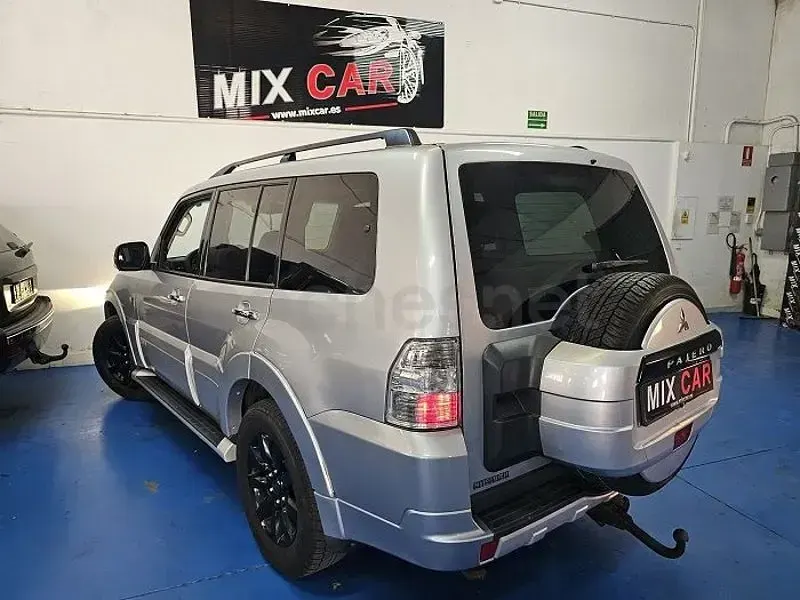Usado Mitsubishi Montero 200 CV (147 kW) 2014 Gris / plata SUV