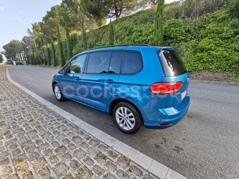 Usado VW Touran Advance 115 CV (84 kW) 2017 Azul Monovolumen