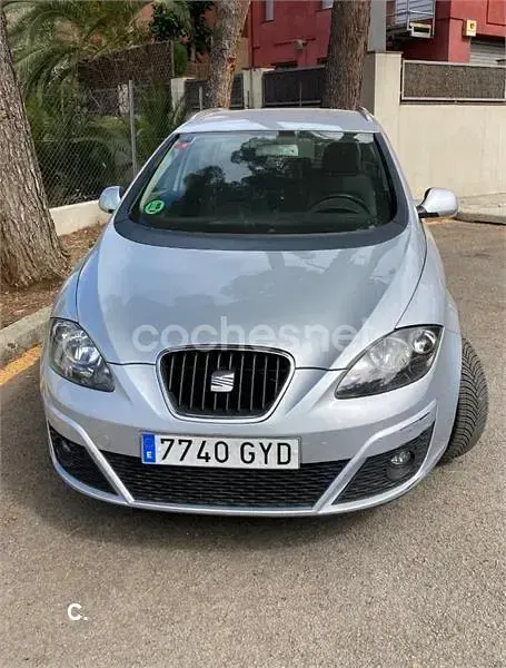 Usado Seat Altea XL Style 125 CV (91 kW) 2010 Gris / plata Monovolumen