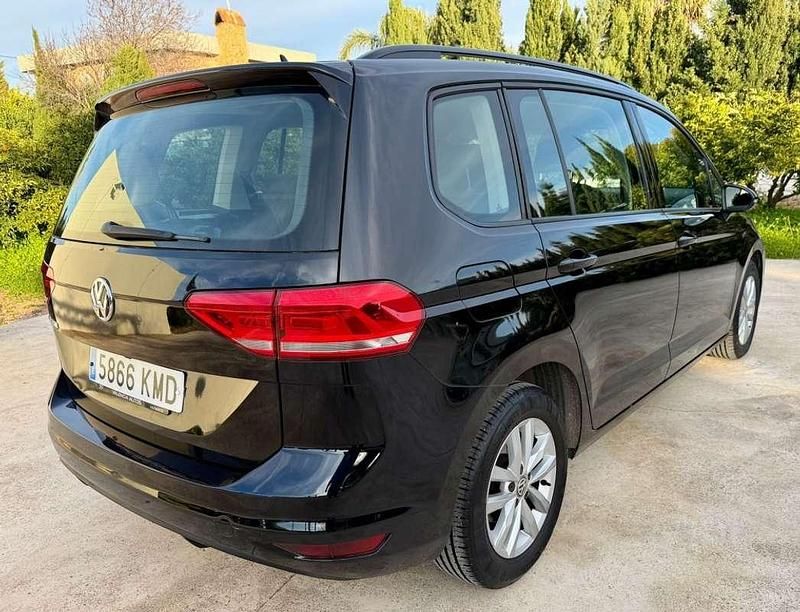 Usado VW Touran Edition 116 CV (85 kW) 2018 Negro Monovolumen