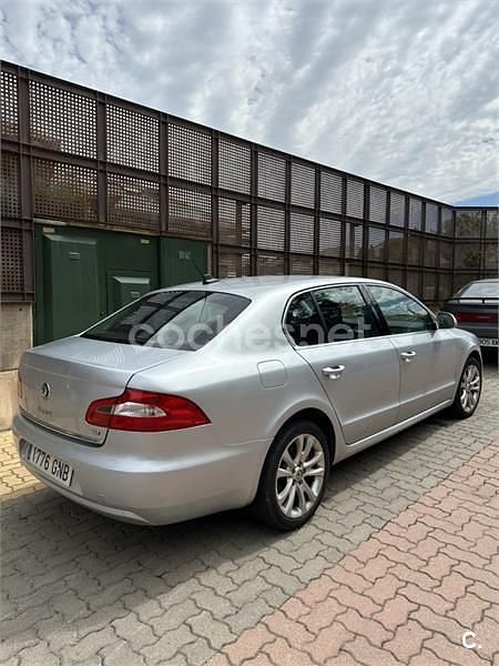 Gris / plata Usado 2009 Skoda Superb Elegance Berlina | 7200 € (Precio justo) - Imagen 1/4