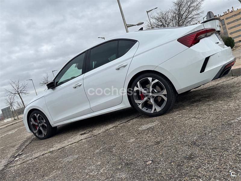 Usado Skoda Octavia RS 265 CV (194 kW) 2025 Blanco Berlina