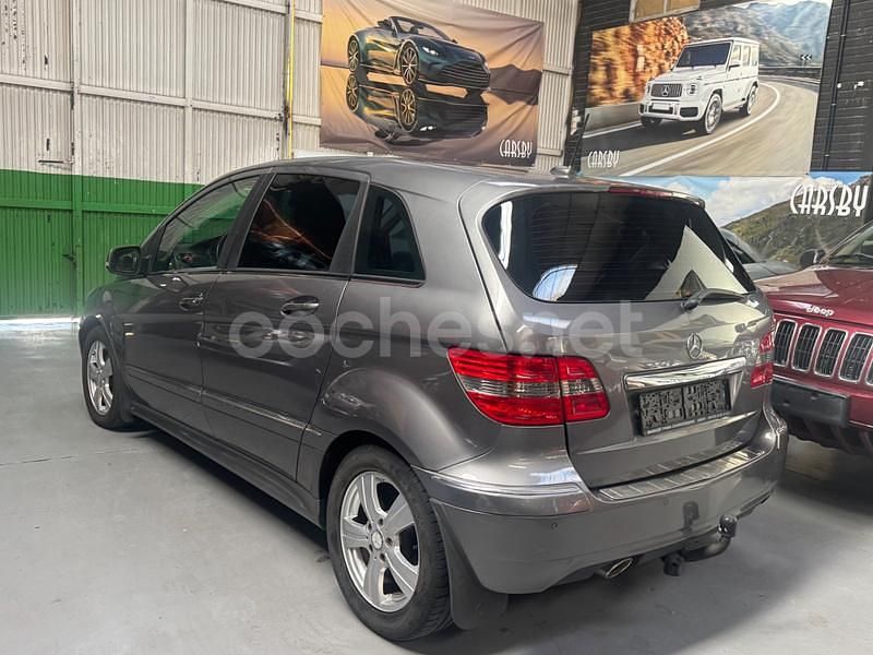 Usado Mercedes B200 140 CV (102 kW) 2009 Gris / plata Monovolumen