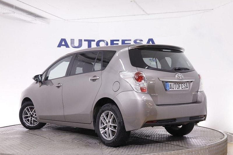 Usado Toyota Verso Advance 112 CV (82 kW) 2016 Gris grafito Monovolumen