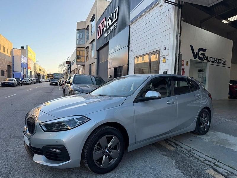 Usado BMW 116 Comfort Edition 116 CV (85 kW) 2021 Gris / plata Utilitario