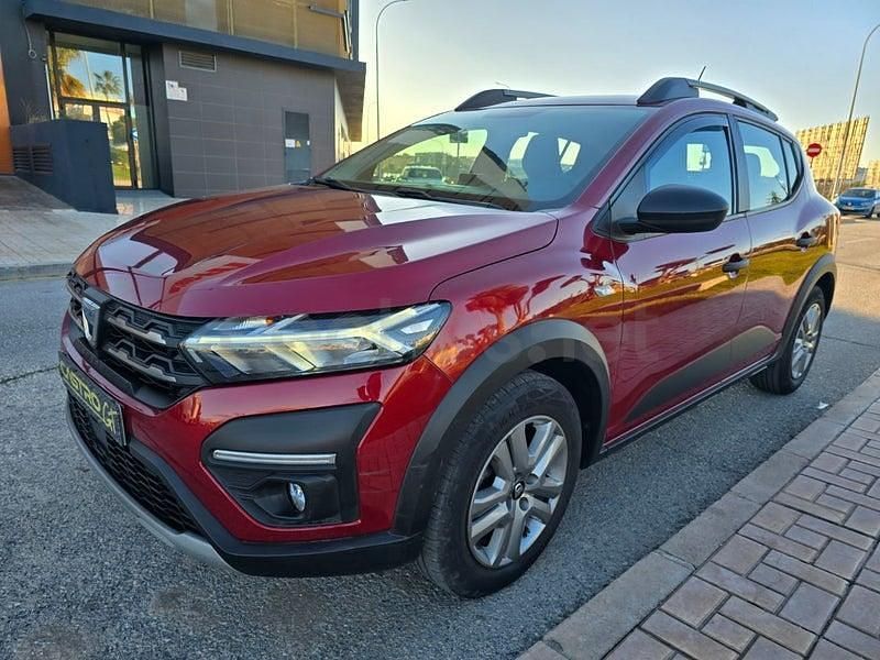 Usado Dacia Sandero Essentiel 91 CV (66 kW) 2021 Granate Berlina