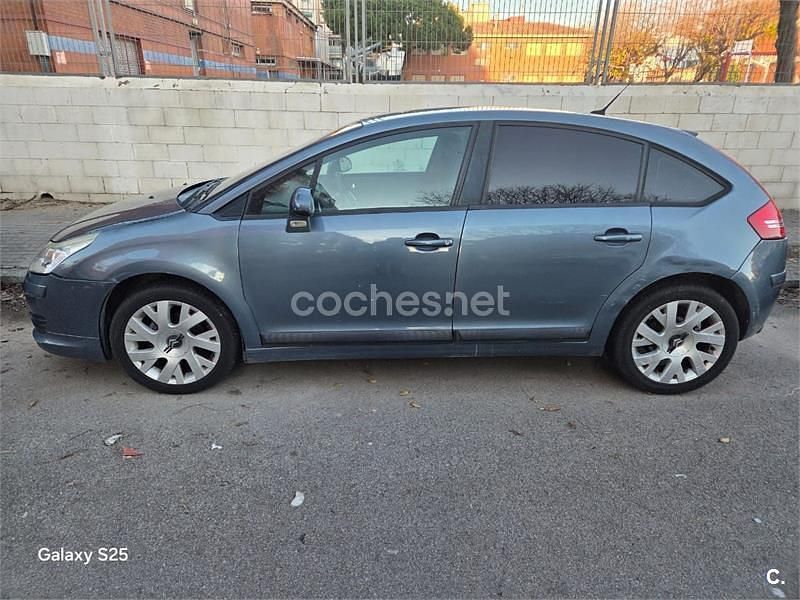 Usado Citroën C4 VTR Sport 110 CV (80 kW) 2006 Gris / plata Berlina