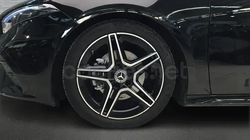 Usado Mercedes E220 197 CV (144 kW) 2025 Gris / plata Berlina