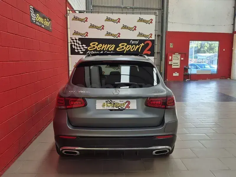 Usado Mercedes GLC300de 333 CV (244 kW) 2022 Gris / plata SUV