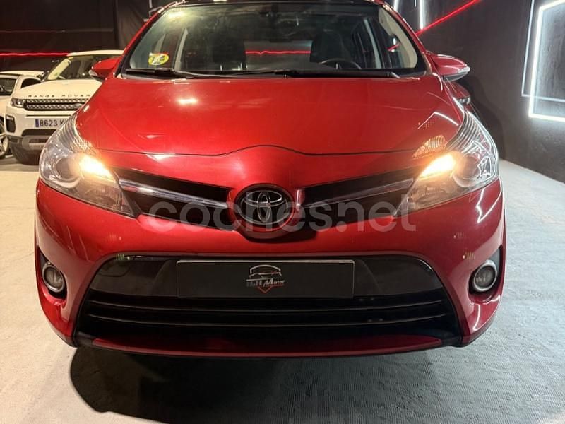 Usado Toyota Verso Advance 112 CV (82 kW) 2014 Granate Monovolumen