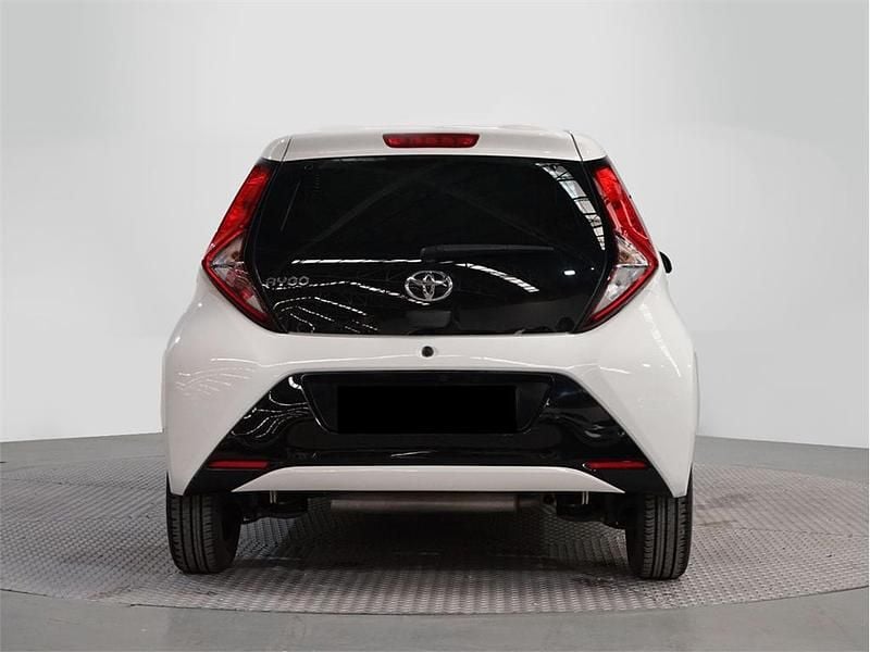 Usado Toyota Aygo X-play 72 CV (52 kW) 2021 Xblanco classic Utilitario