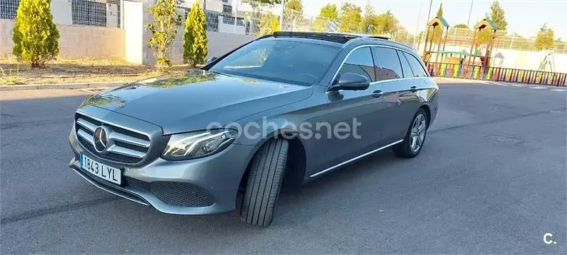 Usado Mercedes E220 194 CV (142 kW) 2018 Gris / plata Familiar