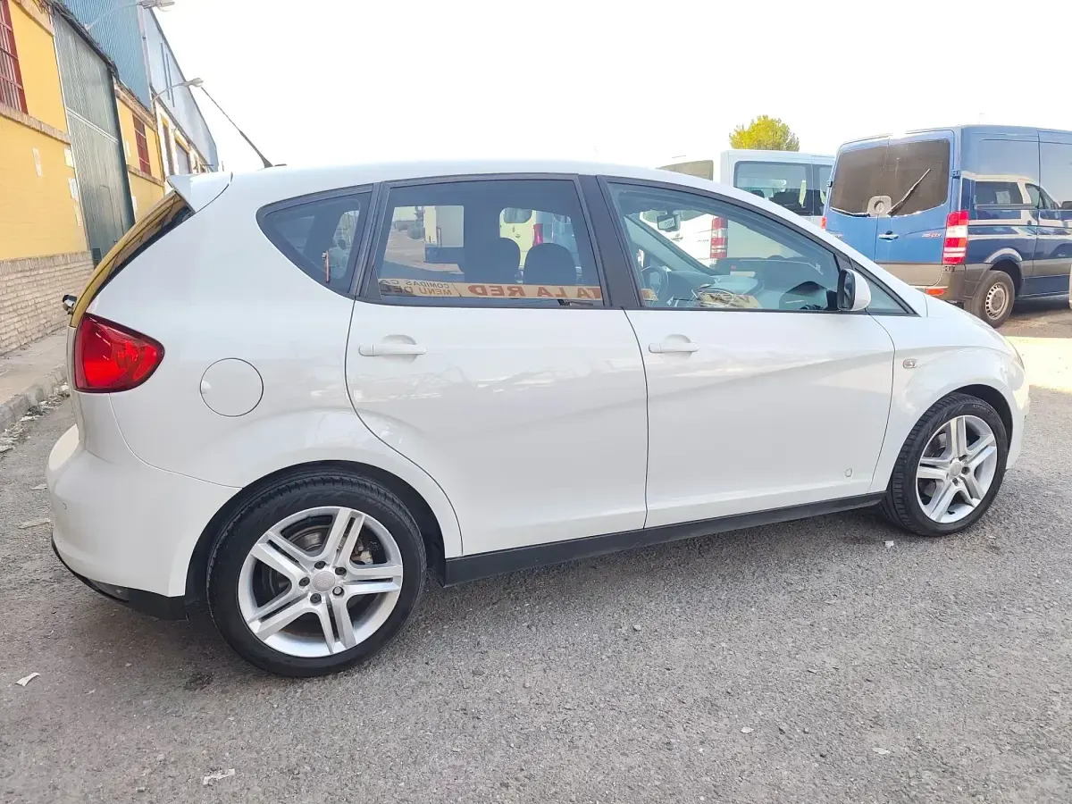 Usado Seat Altea Style 105 HP (77 kW) 2013 Branco Monovolume
