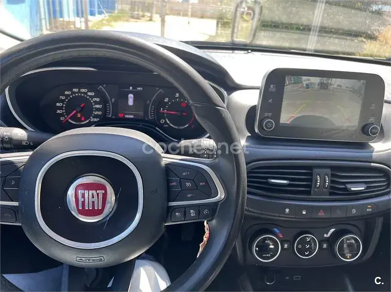 Usado Fiat Tipo Lounge 120 CV (88 kW) 2019 Negro Familiar