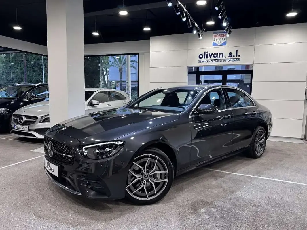 Usado Mercedes E300 306 CV (225 kW) 2022 Gris Berlina