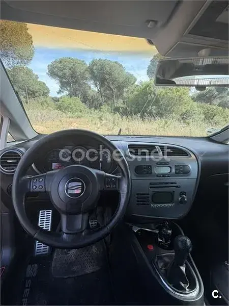 Usado Seat Leon Reference 105 CV (77 kW) 2006 Negro Utilitario