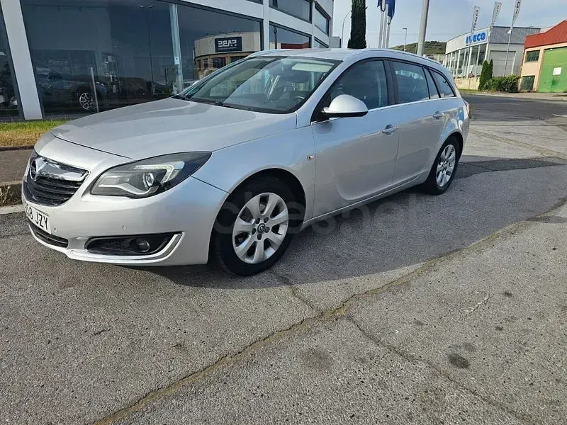 Usado Opel Insignia 136 CV (100 kW) 2017 Gris / plata Familiar