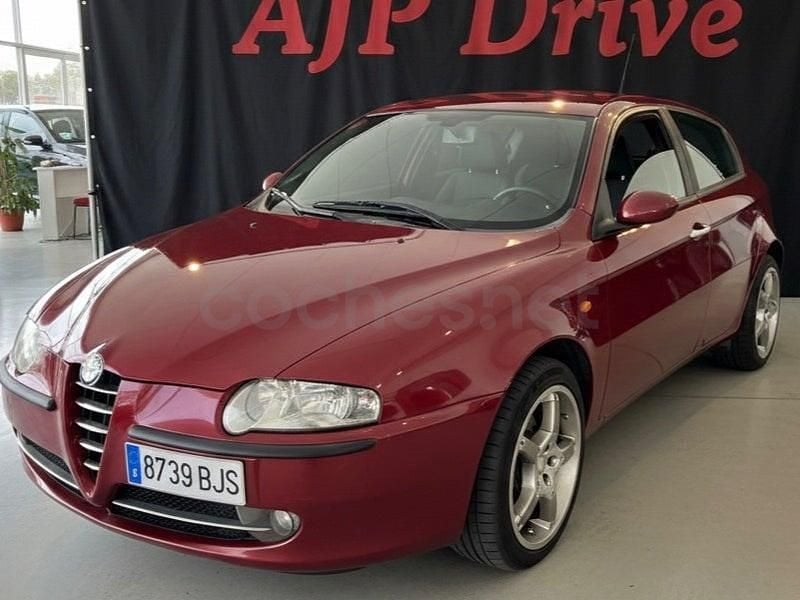 Usado Alfa Romeo 147 Distinctive 120 CV (88 kW) 2002 Granate Utilitario